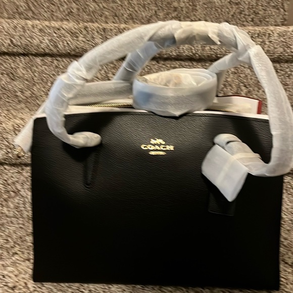 Coach Tatum Carryall - Picture 2 of 8